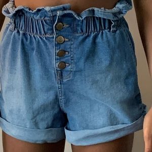 Denim shorts, high waisted, 4 buttons in middle